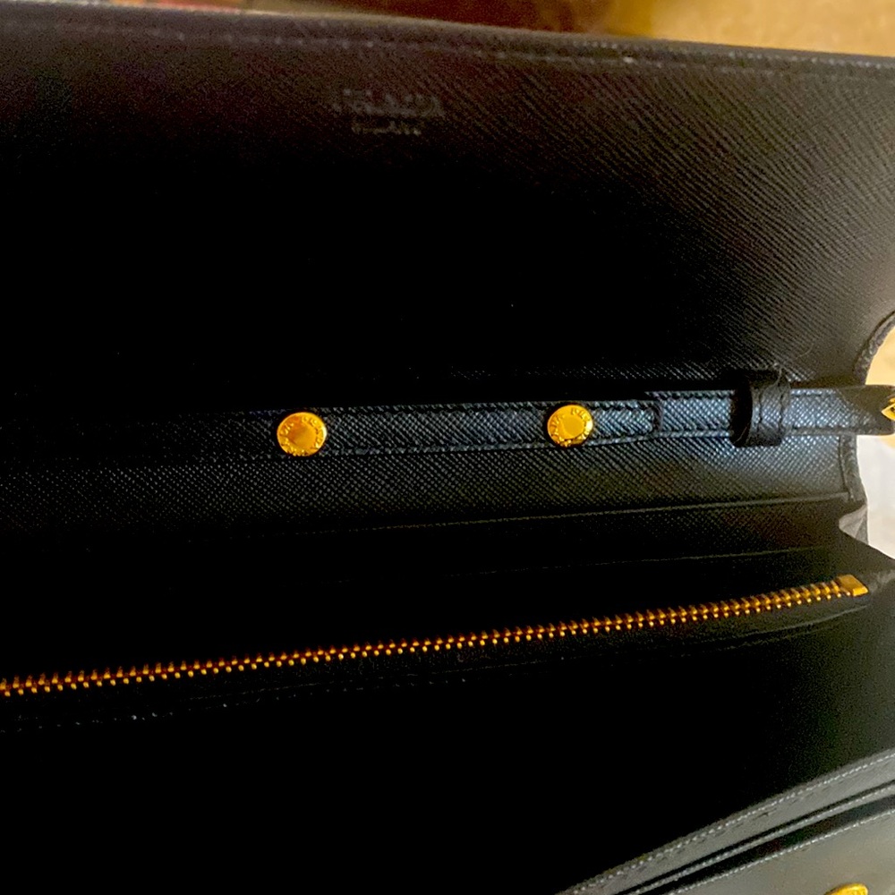 Prada Vitello black clutch/gold chain purse - Picture 5 of 6